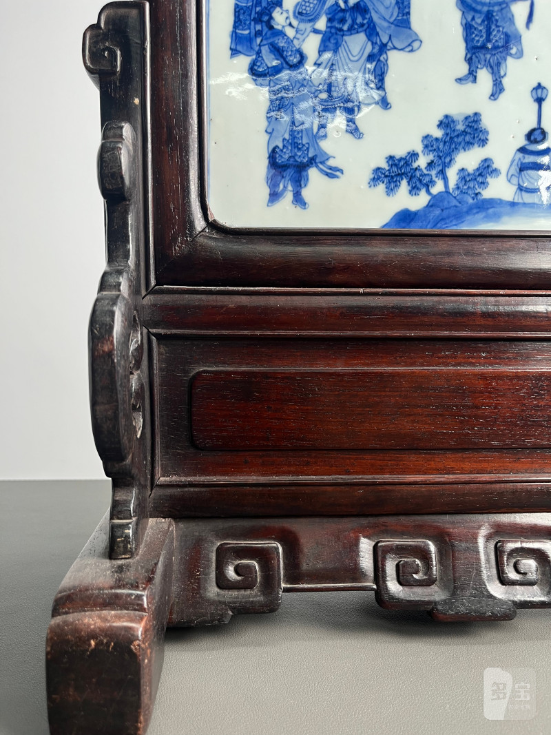 清康熙  青花“临潼斗宝”人物故事图插屏 - 图8